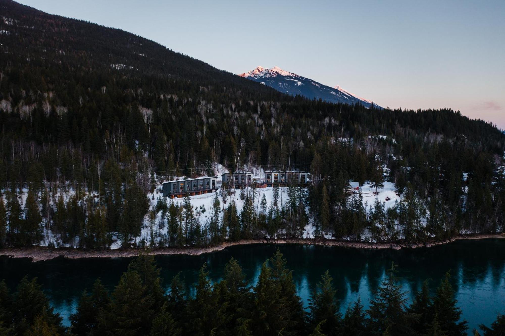Basecamp Resorts Revelstoke Exterior photo