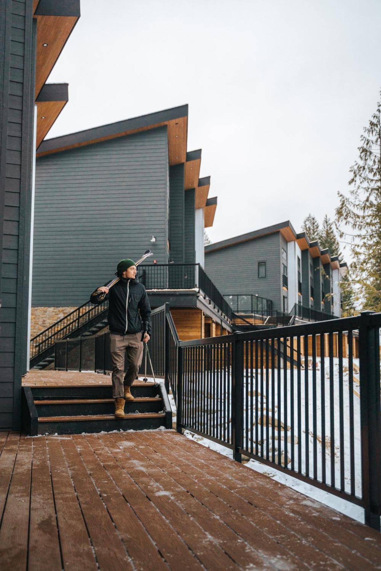 Basecamp Resorts Revelstoke Exterior photo