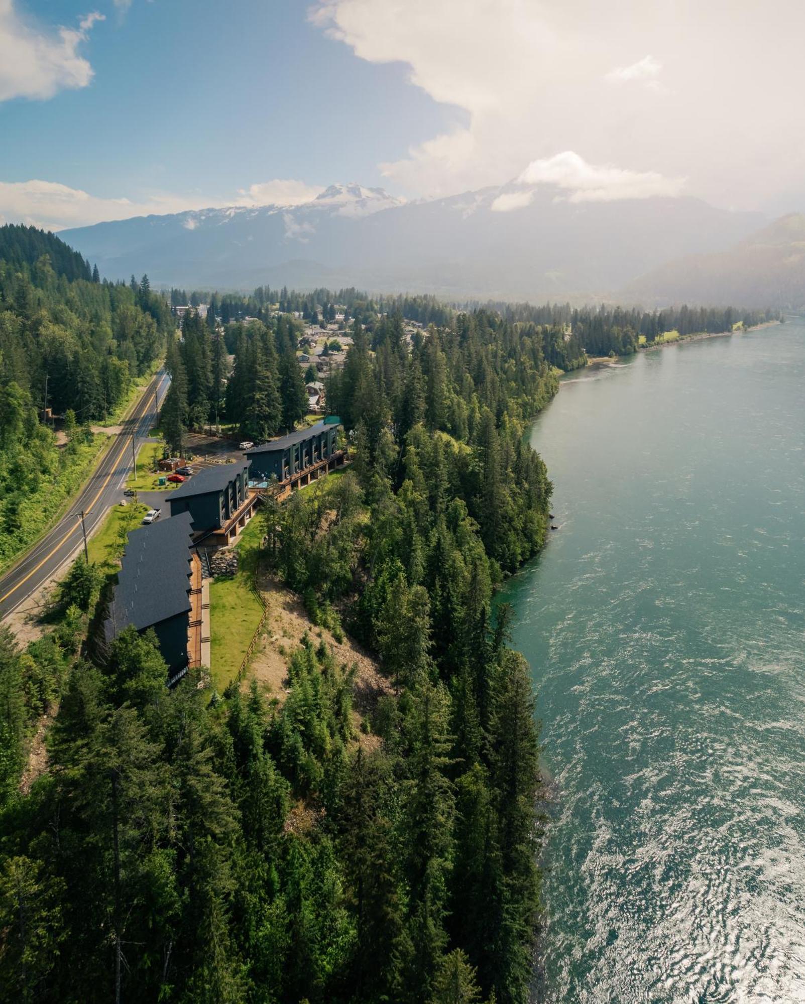 Basecamp Resorts Revelstoke Exterior photo
