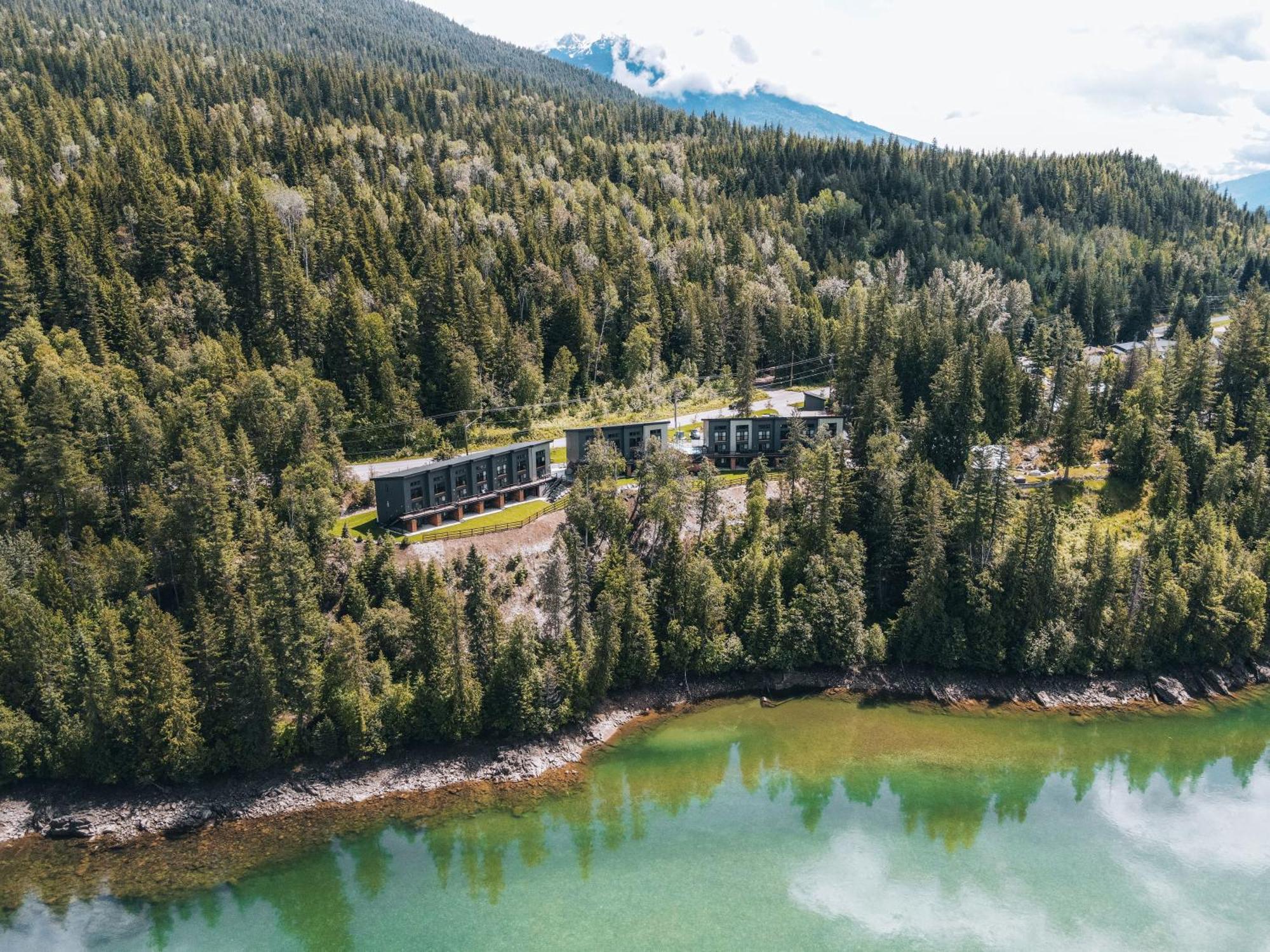 Basecamp Resorts Revelstoke Exterior photo